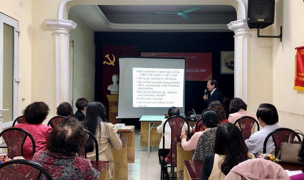 Nữ trí thức Thủ đô đóng góp vì Hà Nội xanh, sạch, đẹp - 1