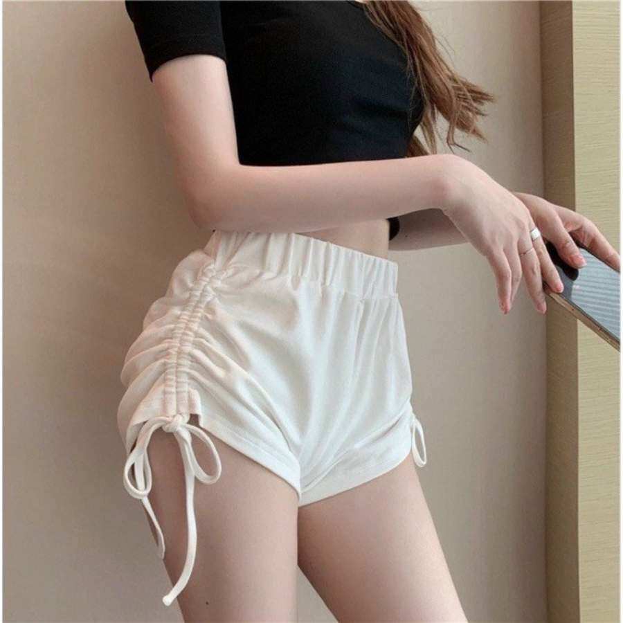 Áo ngắn với quần cộc: Kiểu mix trang phục của các cô gái này không hợp ra đường - 5