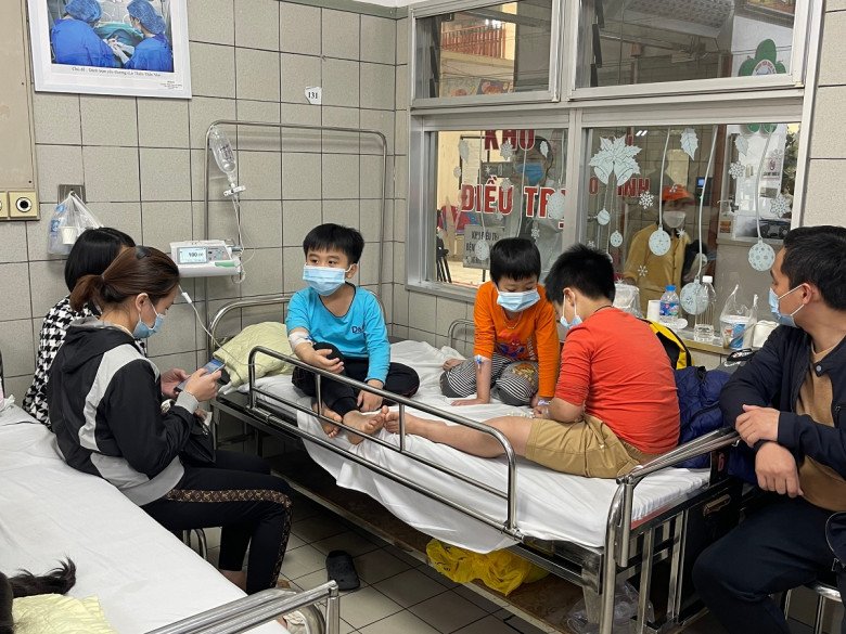 Vụ nhiều học sinh Hà Nội ngộ độc sau chuyến dã ngoại: Nguy cơ ngộ độc có thể đến từ nguồn nào? - 1