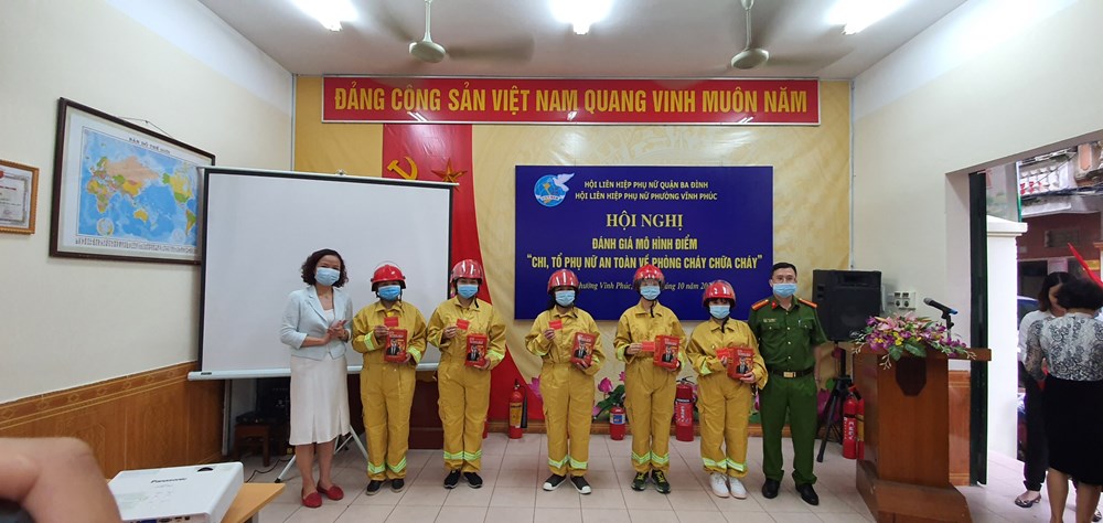 Quận Ba Đình: Nâng cao chất lượng mô hình “Nhà tôi có bình chữa cháy” gắn với xây dựng ngôi nhà an toàn cho phụ nữ, trẻ em - 1