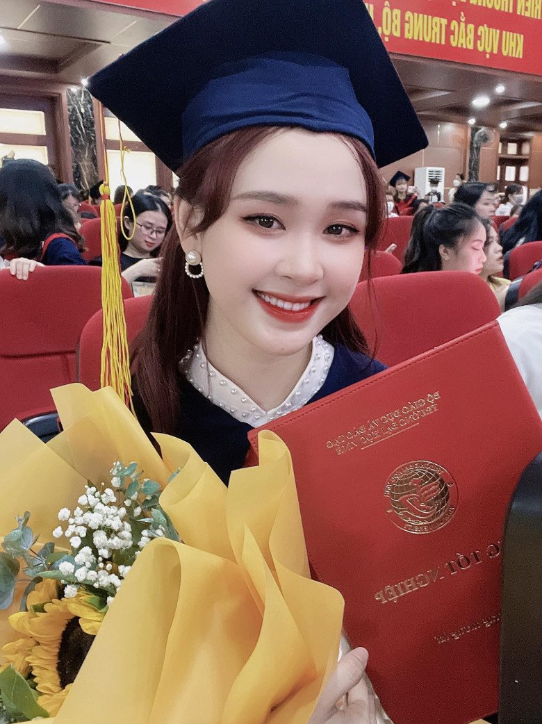 Xuất hiện cô MC là nữ sinh đẹp nhất Nghệ An, có làn da ngọc ngà, bên ngoài trong veo, bên trong nóng bỏng - 4