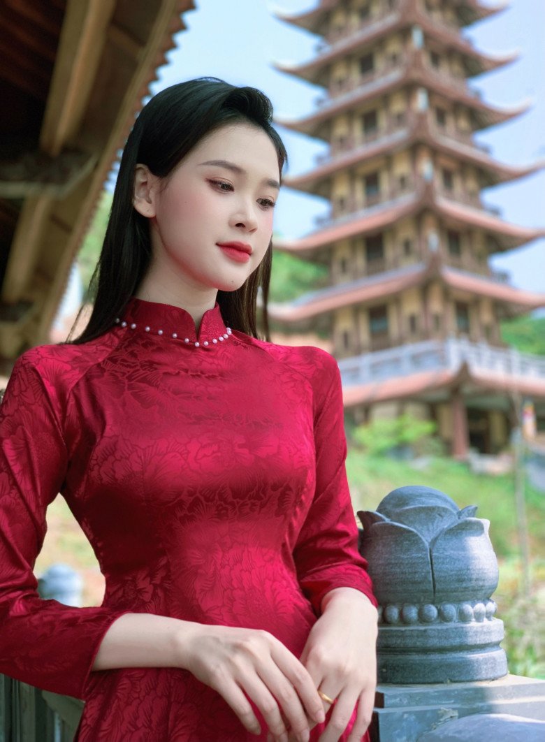 Xuất hiện cô MC là nữ sinh đẹp nhất Nghệ An, có làn da ngọc ngà, bên ngoài trong veo, bên trong nóng bỏng - 9