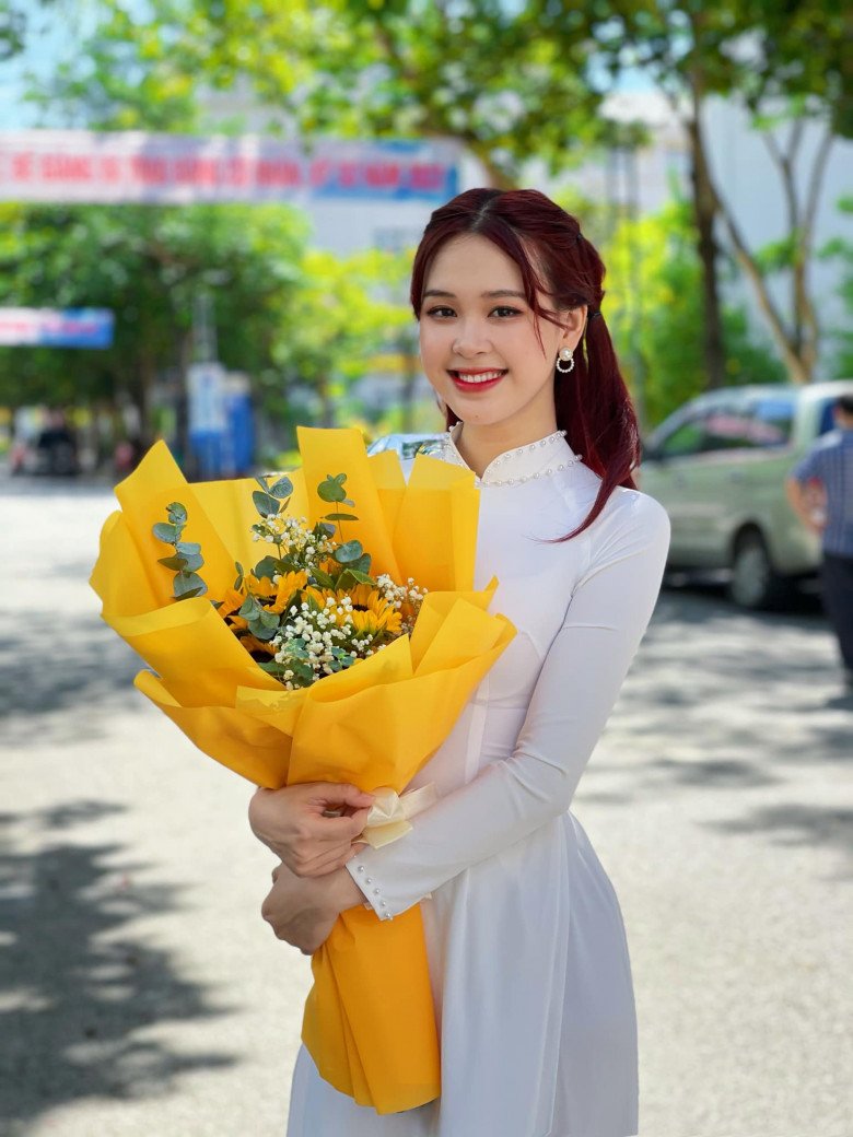 Xuất hiện cô MC là nữ sinh đẹp nhất Nghệ An, có làn da ngọc ngà, bên ngoài trong veo, bên trong nóng bỏng - 3