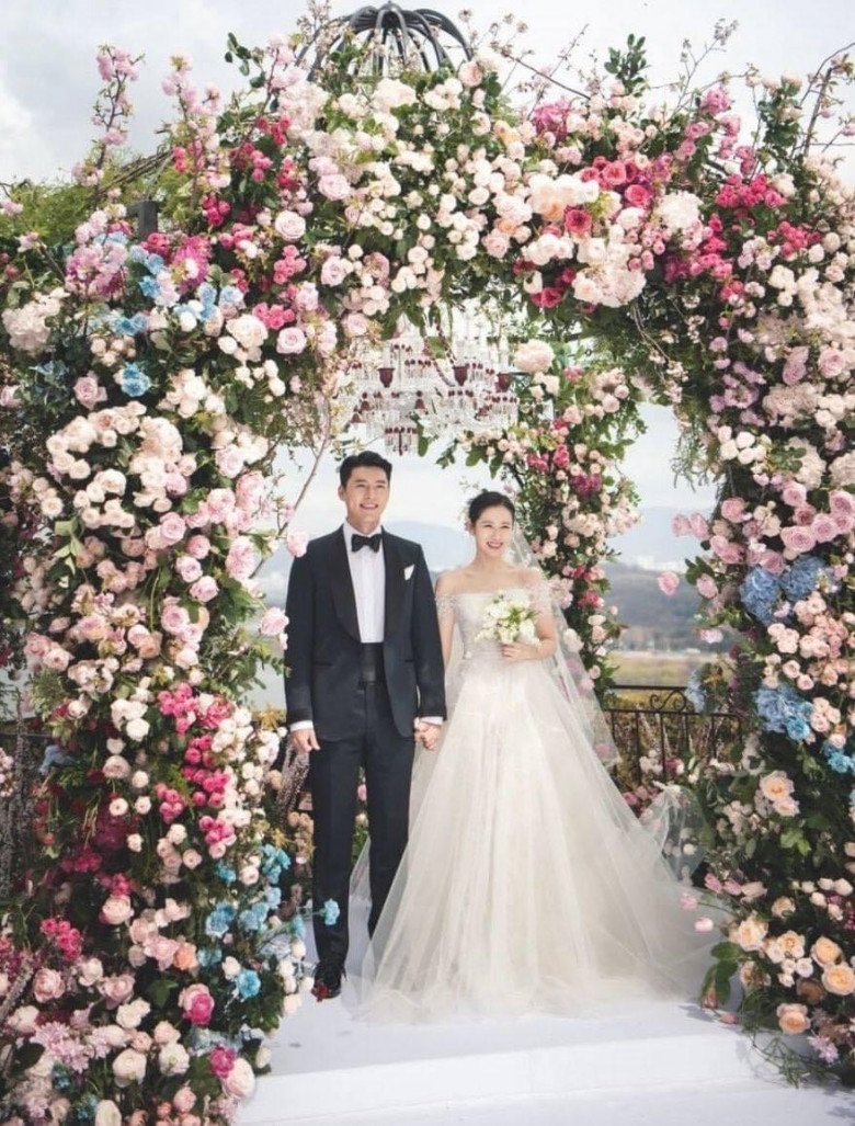 Mặc đồn thổi ly hôn, Son Ye Jin tung ảnh chưa từng công bố bên Hyun Bin, mặc váy cưới đẹp diễm lệ - 6