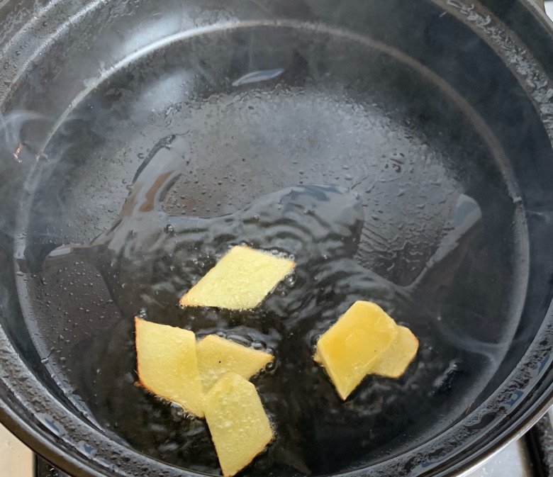 Rang thịt gà dùng gia vị này vẫn được món ngon, đậm đà trôi cả nồi cơm - 3