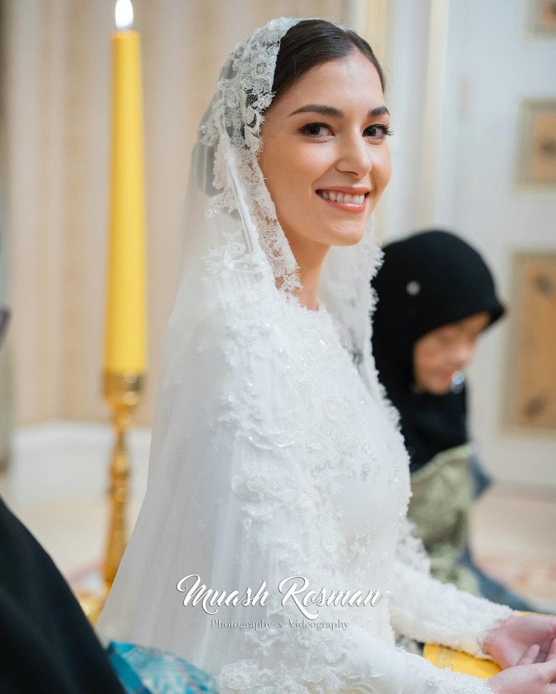 Nhan sắc cô gái cưới Hoàng tử Brunei: Vén chiếc khăn che, lộ gương mặt làm công chúng choáng ngợp - 4
