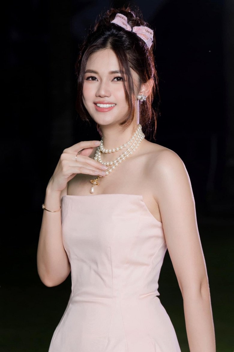 2 mẹ bỉm của Hoa hậu Việt Nam 2016 hội ngộ: Mỹ nhân từng bị Đỗ Mỹ Linh &#34;đánh bại&#34; nay không kém sắc vóc - 18