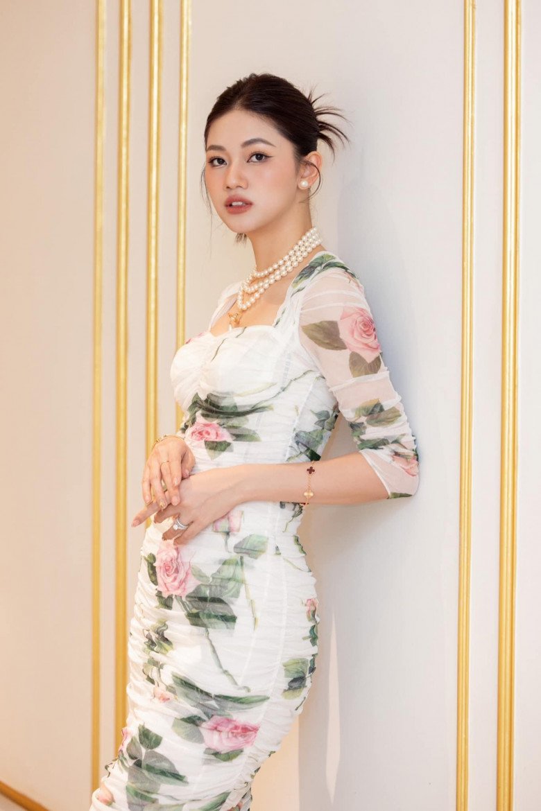 2 mẹ bỉm của Hoa hậu Việt Nam 2016 hội ngộ: Mỹ nhân từng bị Đỗ Mỹ Linh &#34;đánh bại&#34; nay không kém sắc vóc - 19
