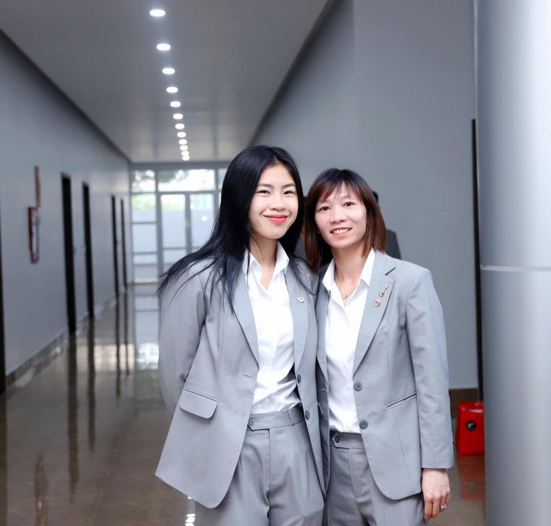 Cầu thủ Thanh Nhã rời bỏ quần đùi áo số, nay mặc váy dạ hội trễ nải, xinh như Hoa hậu - 10