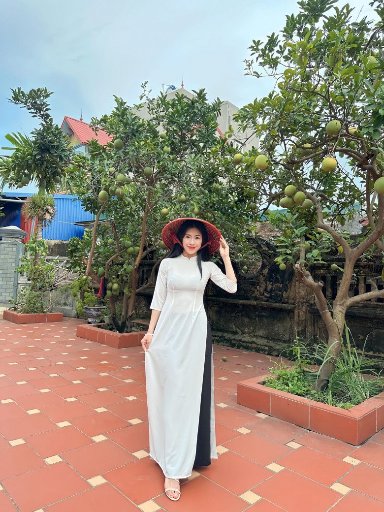 Cầu thủ Thanh Nhã rời bỏ quần đùi áo số, nay mặc váy dạ hội trễ nải, xinh như Hoa hậu - 15