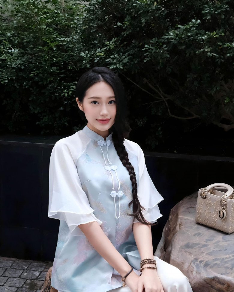 Không mặc áo dài Tết, Doãn Hải My diện set đồ du Xuân hóa nàng thơ, soi giá càng bất ngờ - 5
