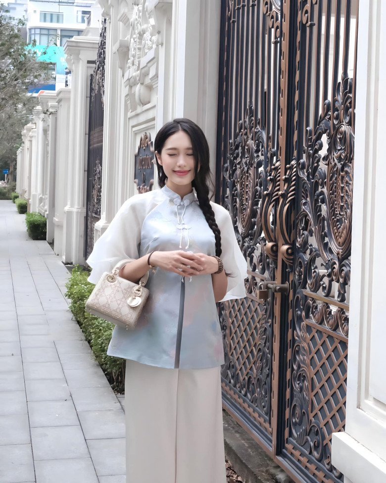 Không mặc áo dài Tết, Doãn Hải My diện set đồ du Xuân hóa nàng thơ, soi giá càng bất ngờ - 4