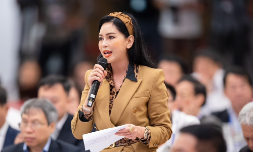 Tiếp viên hàng không lấy chồng tỷ phú, U60 vẫn đẹp sắc sảo, Hoa hậu áp lực khi chụp hình cùng - 8