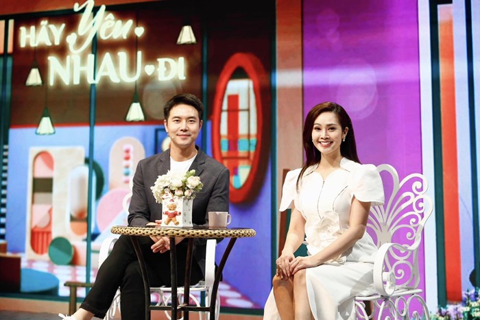 Từng giận dỗi vì thấy chồng hôn đồng nghiệp, giờ nữ MC có nụ cười đẹp nhất VTV chỉ bình tĩnh làm 1 điều - 2