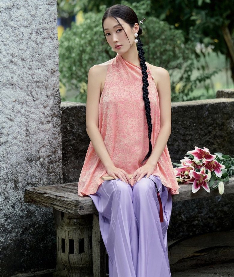 Áo yếm dẫn đầu xu hướng Tết 2024, nàng mặc vào hở mỗi tấm lưng đủ "hớp hồn" bao ánh nhìn - 12