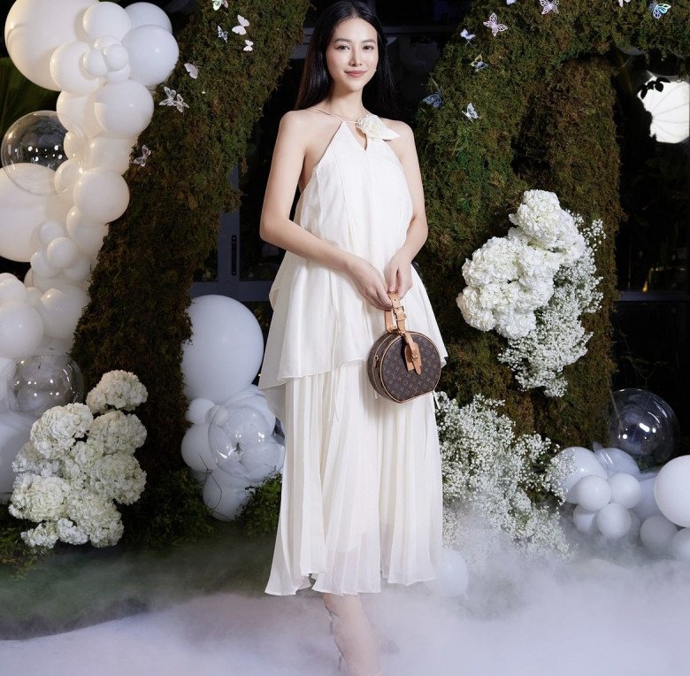 Áo yếm dẫn đầu xu hướng Tết 2024, nàng mặc vào hở mỗi tấm lưng đủ "hớp hồn" bao ánh nhìn - 8