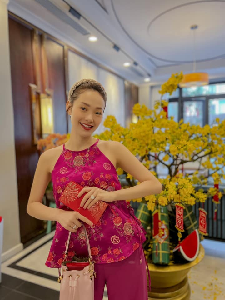 Mỹ nhân Việt diện áo yếm vừa sang vừa quyến rũ, chị em nắm loạt nguyên tắc để mặc đẹp Tết này - 2