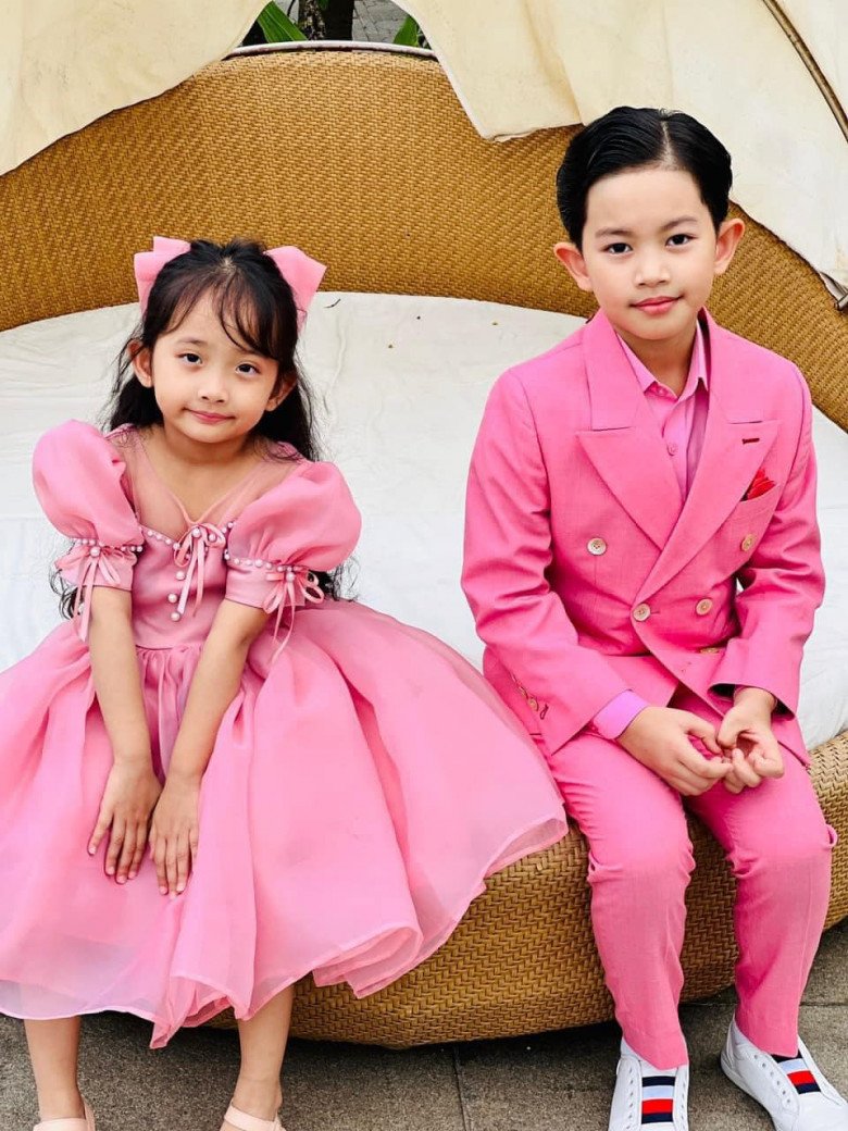"Cậu mợ" nhà Khánh Thi - Phan Hiển "lên đồ" tại gia, sành điệu như fashionista nhí - 8