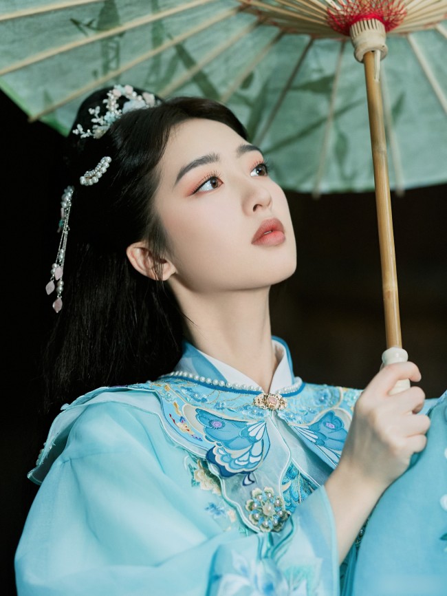 &#34;Con gái&#34; Lâm Tâm Như là mỹ nhân cổ trang thế hệ mới, 12 tuổi đã gây sốt vì phổng phao như gái 18 - 15