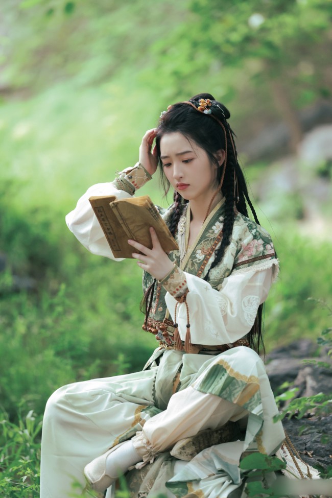 &#34;Con gái&#34; Lâm Tâm Như là mỹ nhân cổ trang thế hệ mới, 12 tuổi đã gây sốt vì phổng phao như gái 18 - 16