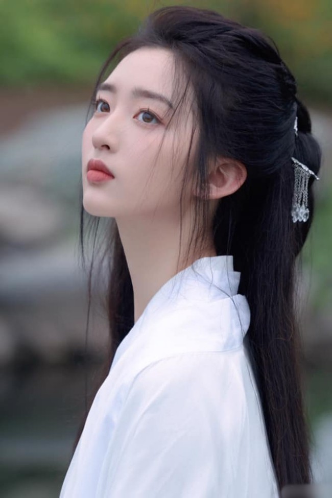 &#34;Con gái&#34; Lâm Tâm Như là mỹ nhân cổ trang thế hệ mới, 12 tuổi đã gây sốt vì phổng phao như gái 18 - 14