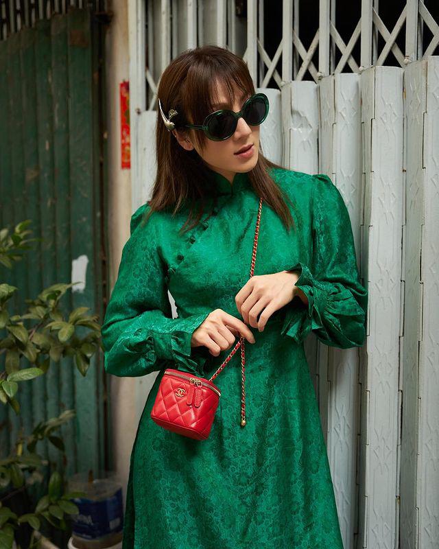 4 kiểu túi xách giúp chị em diện áo dài Tết đẹp như nàng thơ, có mẫu còn khéo "hack" dáng - 12