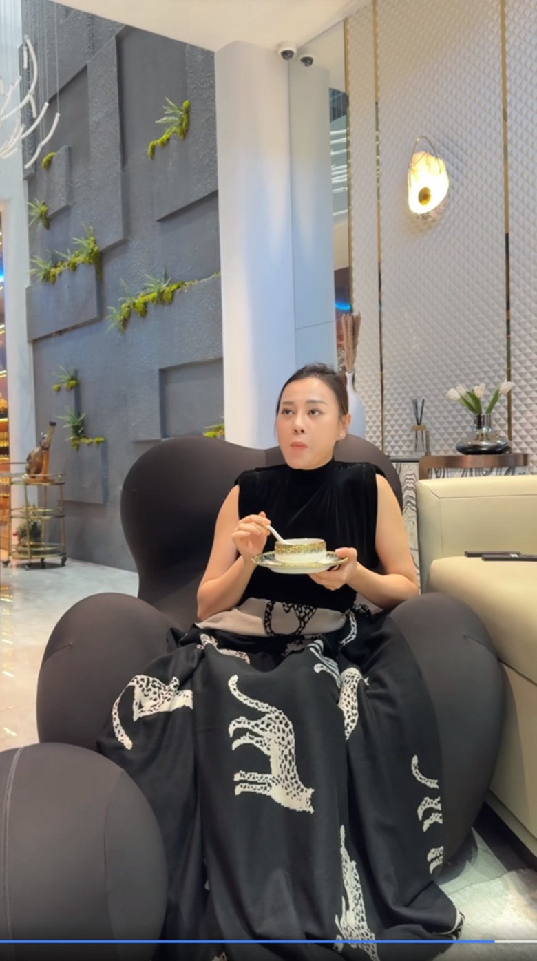 Phương Oanh bầu song thai thong dong ở nhà dưỡng nhan, ăn chè dát vàng tút sắc, xấu không nổi - 2