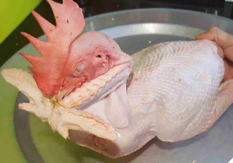 Cách luộc gà cúng ông Công ông Táo đẹp mắt, vàng ươm không nứt da - 2