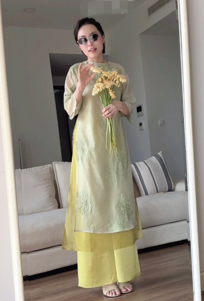 Bạn gái cơ trưởng trẻ nhất Việt Nam xúng xính hơn chục bộ áo dài đón Tết, vừa hợp mệnh vừa khéo tôn dáng - 5