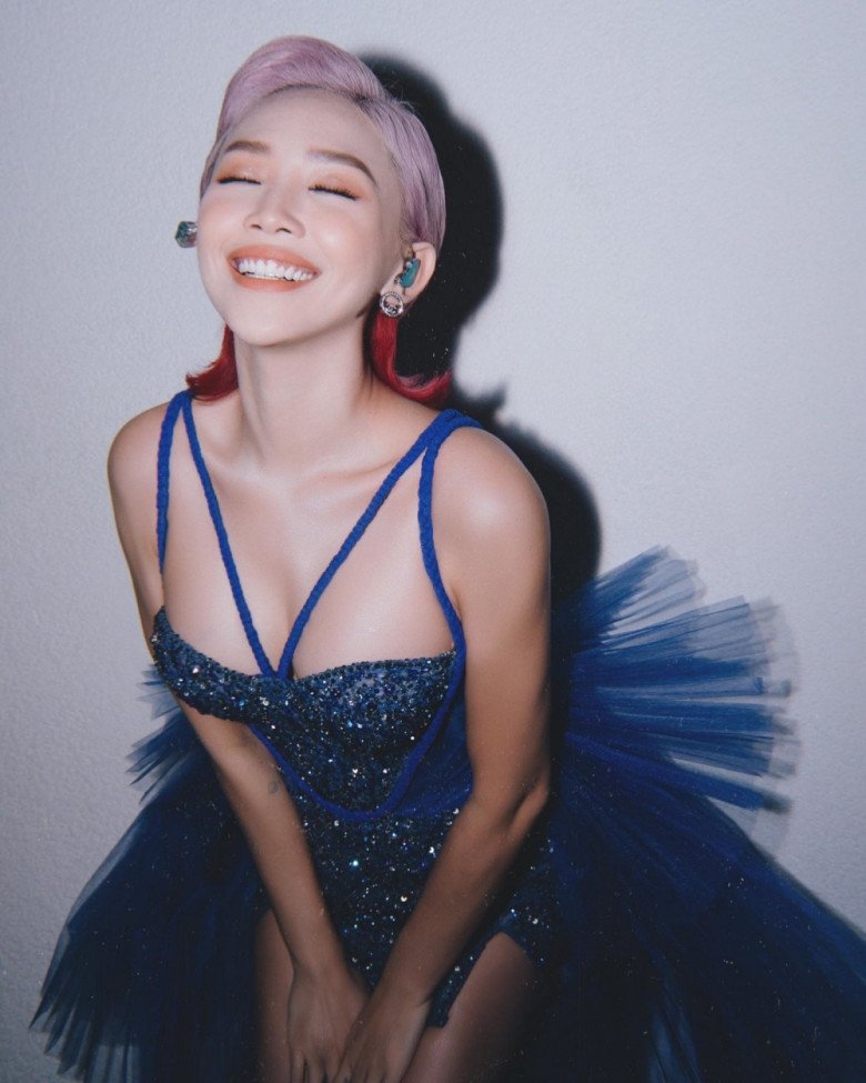 "Chị đẹp" Trang Pháp không cần tạo kiểu cầu kì, có chiêu "chơi màu" khiến ai cũng dễ bị lu mờ - 3