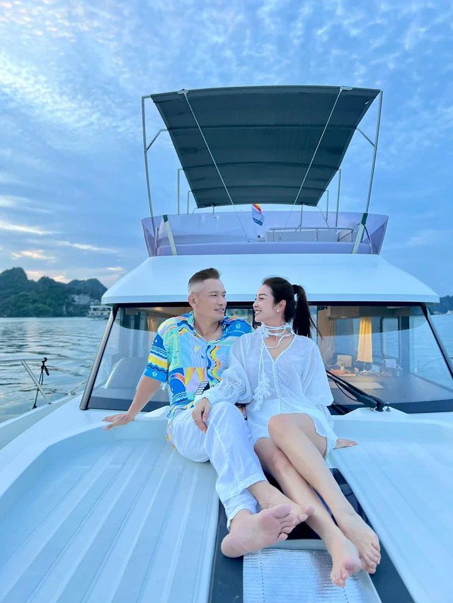 Chán làm quý cô quyến rũ, Jennifer Phạm hoá nữ sinh với trang phục &#34;cưa tuổi&#34; đỉnh cao - 7