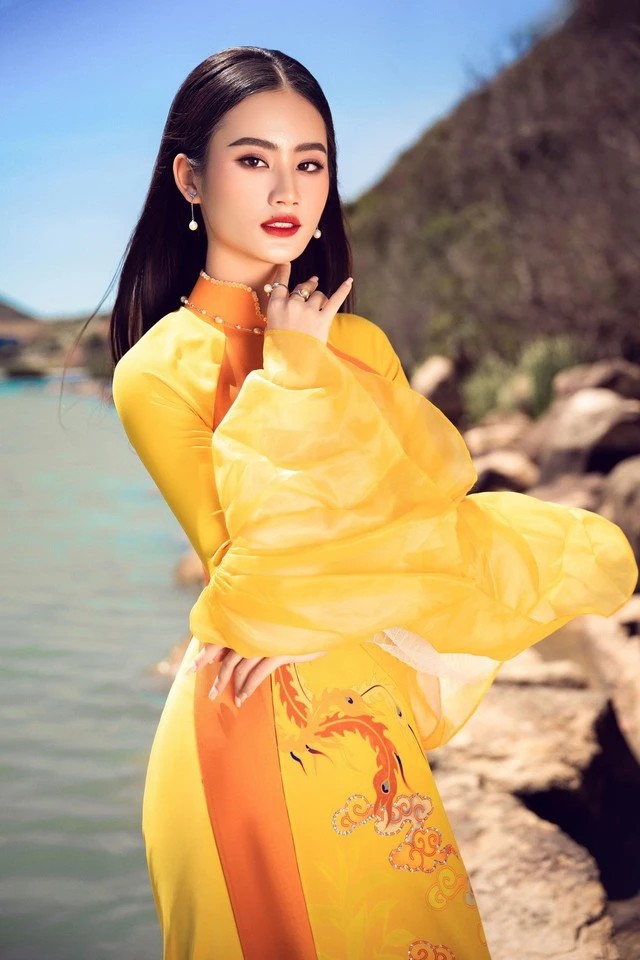 Ở Úc vẫn nhớ Tết Việt, hoa hậu Ý Nhi diện áo dài xuống phố - 6