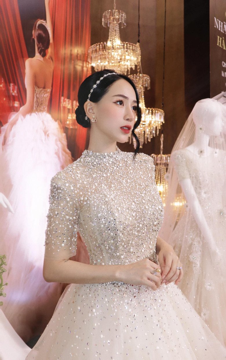 Con gái Minh Nhựa 25 tuổi bầu lần 3, ăn mặc giấu bụng đỉnh cao cỡ nào mà không ai hay? - 2