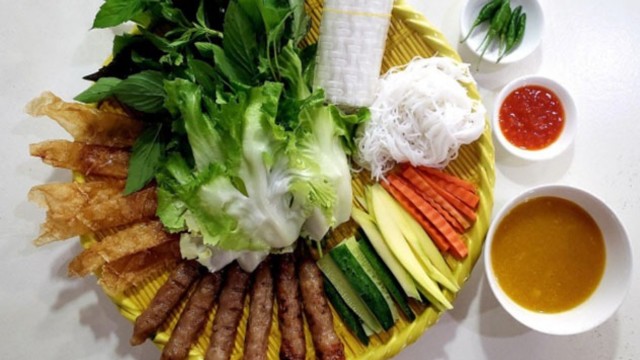 Thành phố Thủ Đức xứng danh thiên đường ẩm thực, cơm gà xối mỡ giòn rụm chỉ từ 25.000 đồng - 2