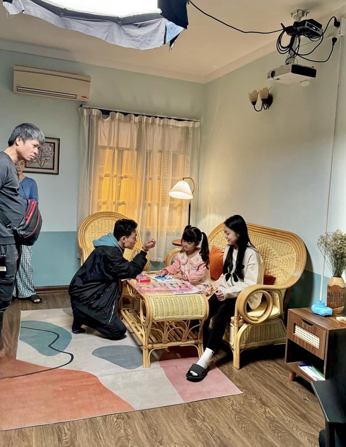 Chúng Ta Của 8 Năm Sau: Nguyệt chính thức đến với sếp Giang, có cả ảnh &#34;con anh - con tôi&#34; - 2