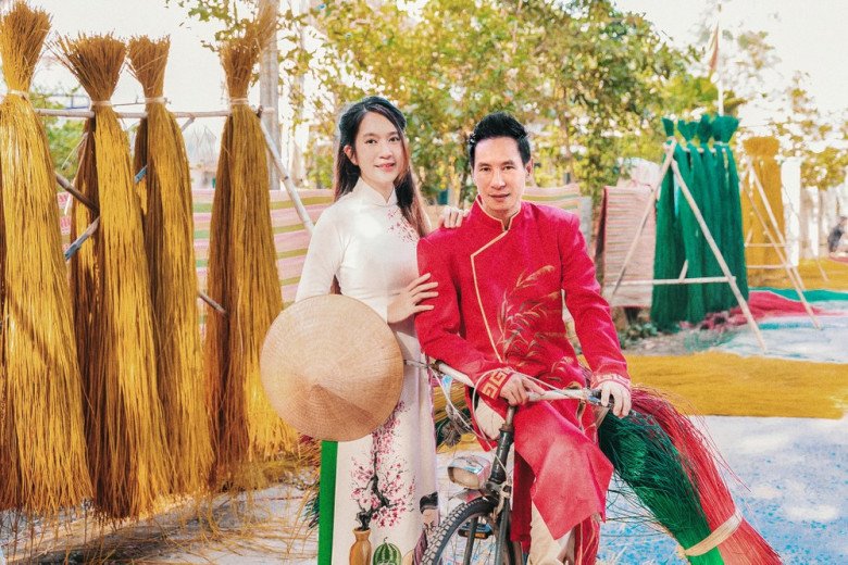 Lý Hải - Minh Hà dẫn đầu xu hướng thời trang gia đình Tết 2024, chỉ mặc đồ truyền thống cùng các con - 8