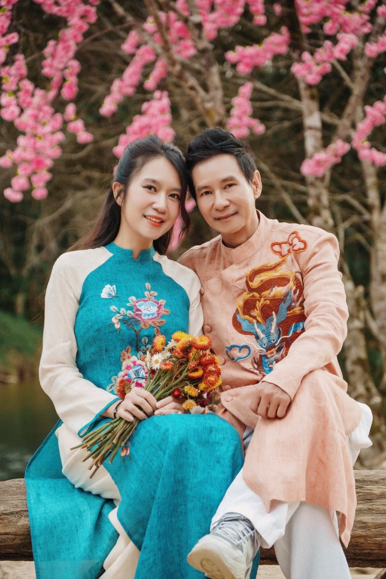 Lý Hải - Minh Hà dẫn đầu xu hướng thời trang gia đình Tết 2024, chỉ mặc đồ truyền thống cùng các con - 3