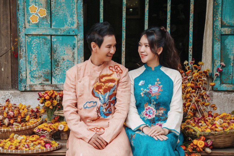 Lý Hải - Minh Hà dẫn đầu xu hướng thời trang gia đình Tết 2024, chỉ mặc đồ truyền thống cùng các con - 4
