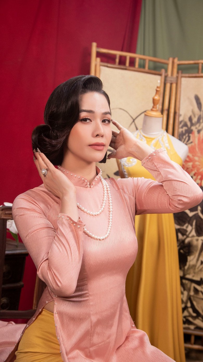 Khi &#34;Nữ hoàng áo bà ba&#34; Nhật Kim Anh ăn diện đón Tết, không váy đầm o ép vẫn khoe đường cong đẹp mê - 11