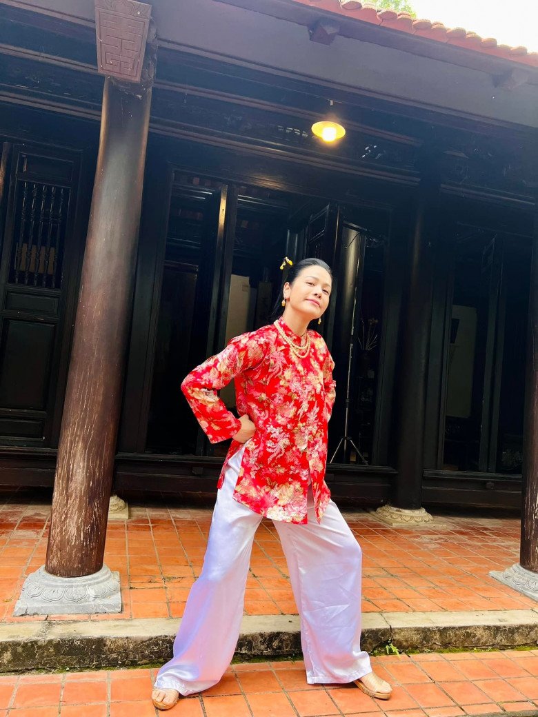 Khi &#34;Nữ hoàng áo bà ba&#34; Nhật Kim Anh ăn diện đón Tết, không váy đầm o ép vẫn khoe đường cong đẹp mê - 6