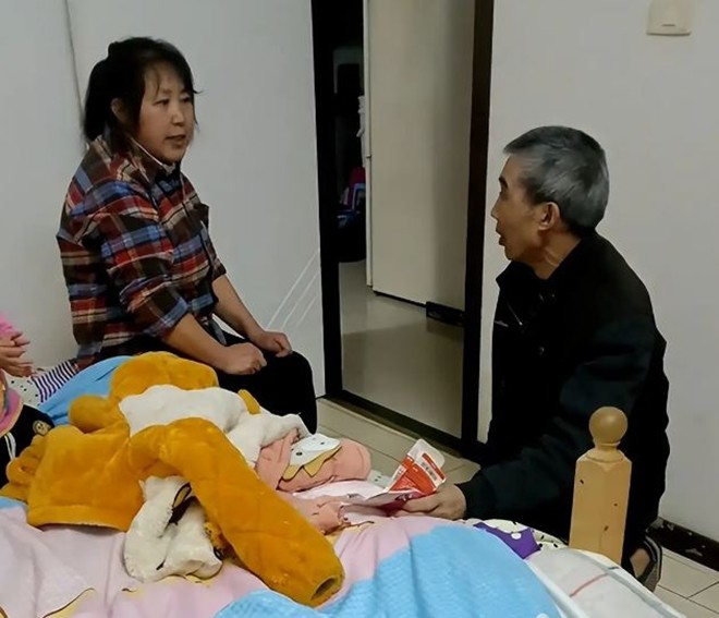 Cãi nhau với mẹ chồng nàng dâu đòi ly hôn, bố chồng quỳ xuống cầu xin và sự thật phía sau - 2