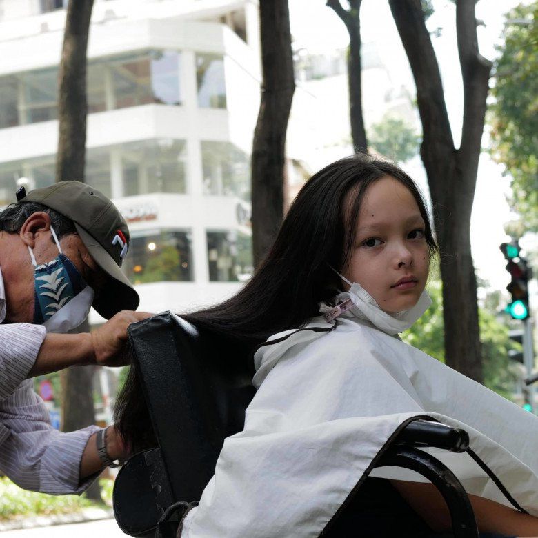Con trai của Hồng Nhung hiếm hoi xuất hiện cực lãng tử, &#34;gây sốt&#34; với mái tóc dài ngang lưng - 14
