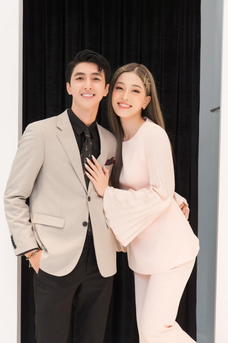 Lười tô vẽ rườm rà, Á hậu Phương Nga &#34;khai sáng&#34; cách make-up không kem nền vẫn bóng như style Hàn - 1