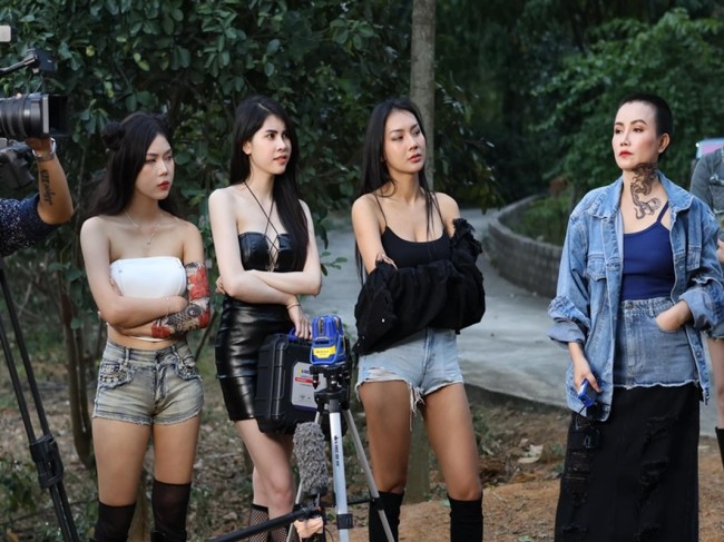 &#34;Mai công chúa&#34; 4 đời chồng: Gây bão với kiểu đầu trọc, yêu ai là phải cưới bằng được - 3