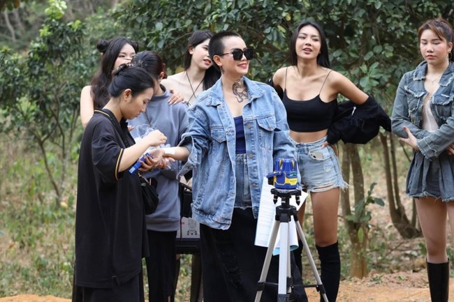 &#34;Mai công chúa&#34; 4 đời chồng: Gây bão với kiểu đầu trọc, yêu ai là phải cưới bằng được - 4
