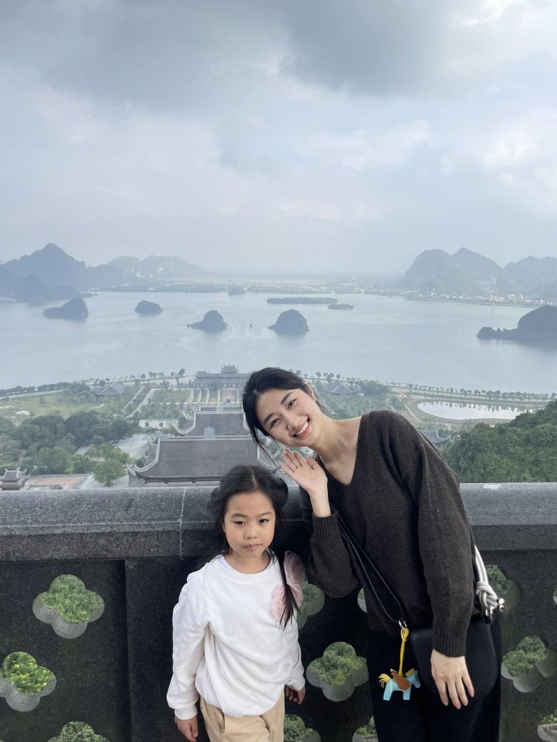 Hoa hậu Việt làm mẹ đơn thân, U30 nhan sắc vẫn tỏa sáng, chị em ngắm mặt mộc mà áp lực - 5