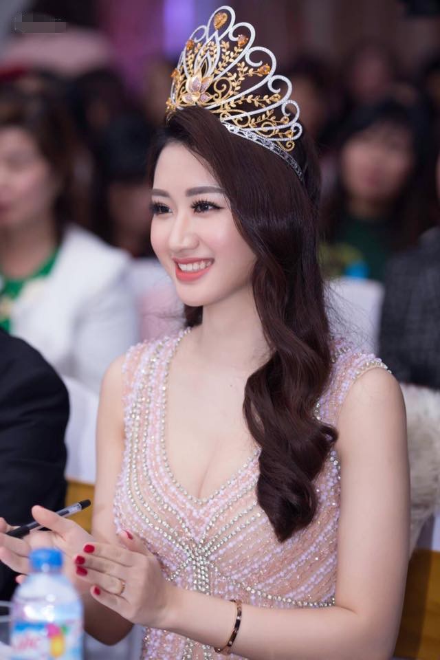Hoa hậu Việt làm mẹ đơn thân, U30 nhan sắc vẫn tỏa sáng, chị em ngắm mặt mộc mà áp lực - 2
