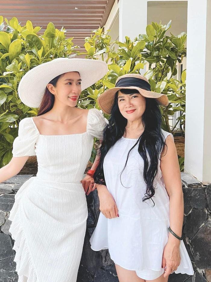 Ngắm mẹ vợ của Lý Hải ngày trẻ qua ảnh cũ: Nhan sắc như hoa hậu, bảo sao con gái luôn rực rỡ - 2