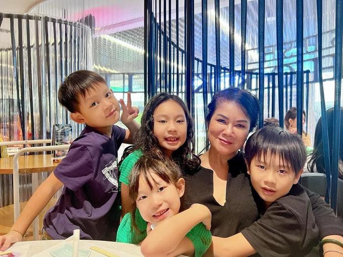 Ngắm mẹ vợ của Lý Hải ngày trẻ qua ảnh cũ: Nhan sắc như hoa hậu, bảo sao con gái luôn rực rỡ - 3