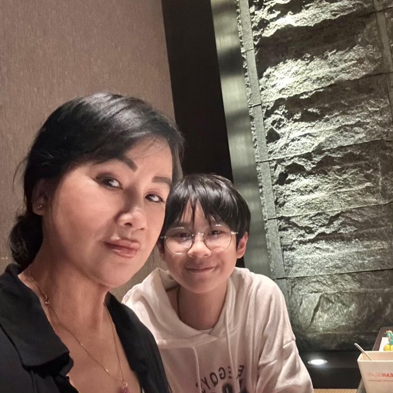 Ngắm mẹ vợ của Lý Hải ngày trẻ qua ảnh cũ: Nhan sắc như hoa hậu, bảo sao con gái luôn rực rỡ - 5